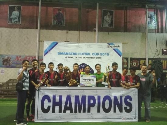 Penyerahan Piala